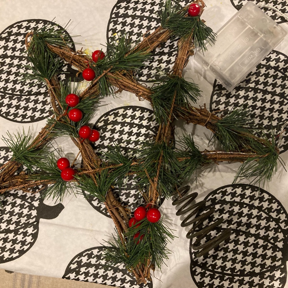 Star Shaped Lighted Christmas Tree Topper Red Berries